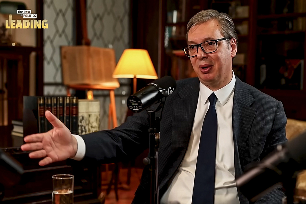 VIDEO Vučić svijetu prepričava trač o majci i ocu: "Kažu da mi je mama bila ku*va"