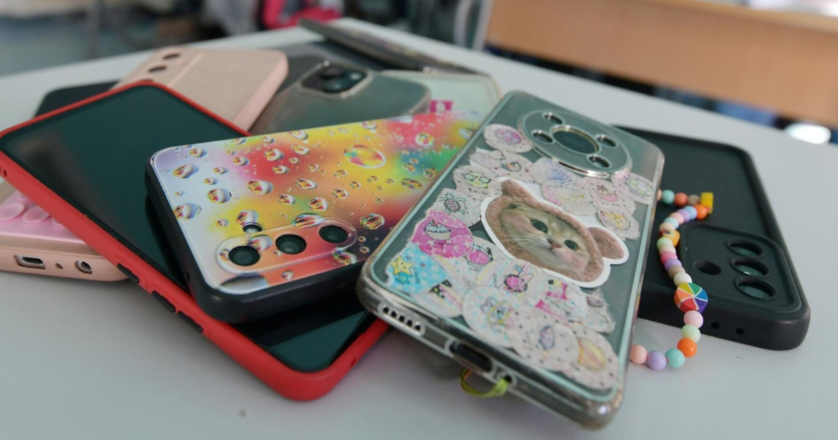 Srbija od iduće godine planira potpunu zabranu mobitela u školama