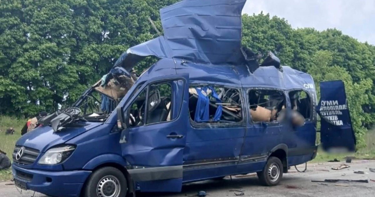 FOTO Pogođen putnički autobus u Ukrajini. Najmanje devet mrtvih