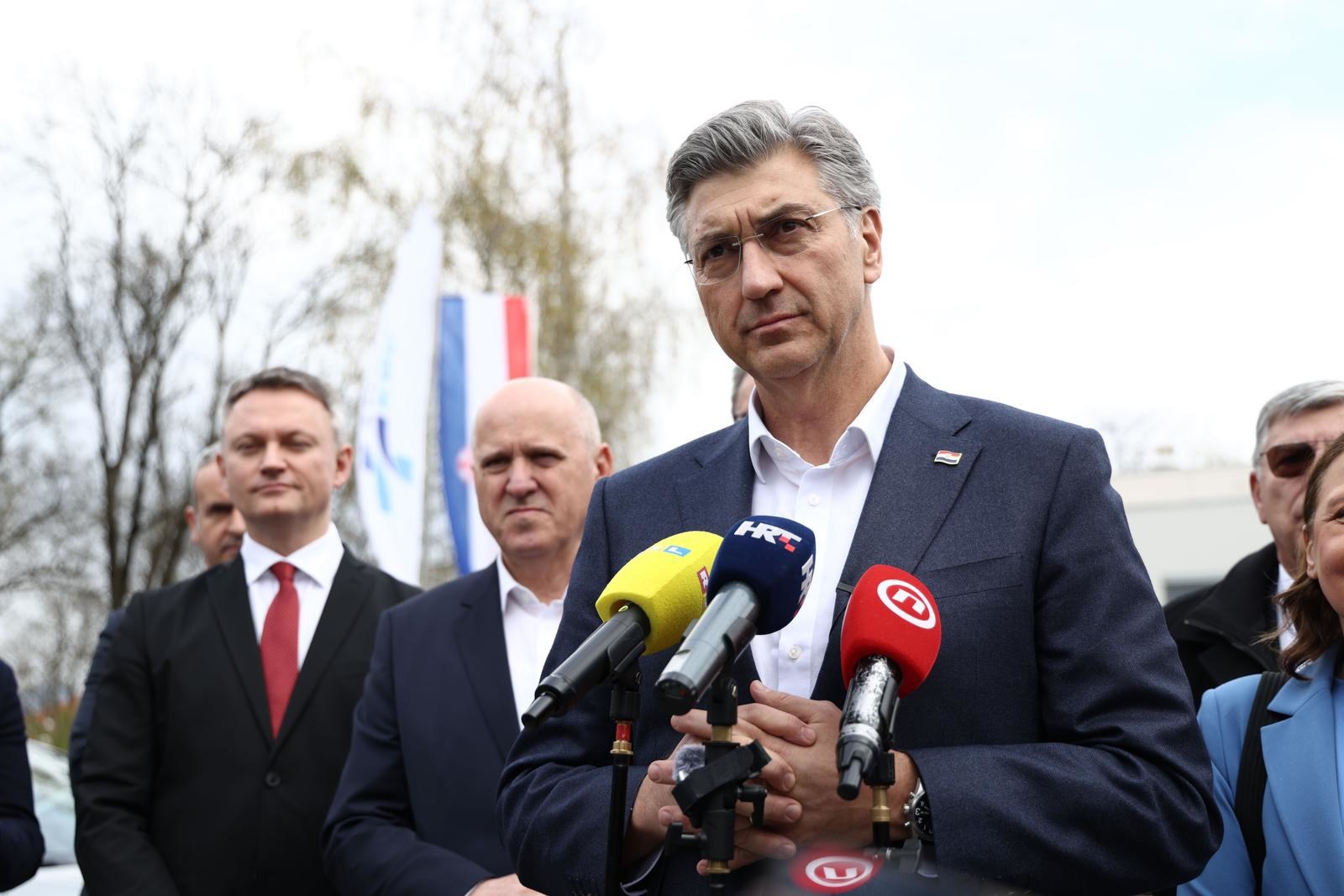 Plenković: Pregovaramo s Berettom o tvornici streljiva, nije to baš za kamere