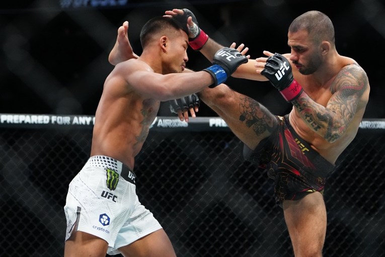 Bizaran meč za UFC titulu. Prvak nije slavio, doktori pomagali ozlijeđenoj legendi