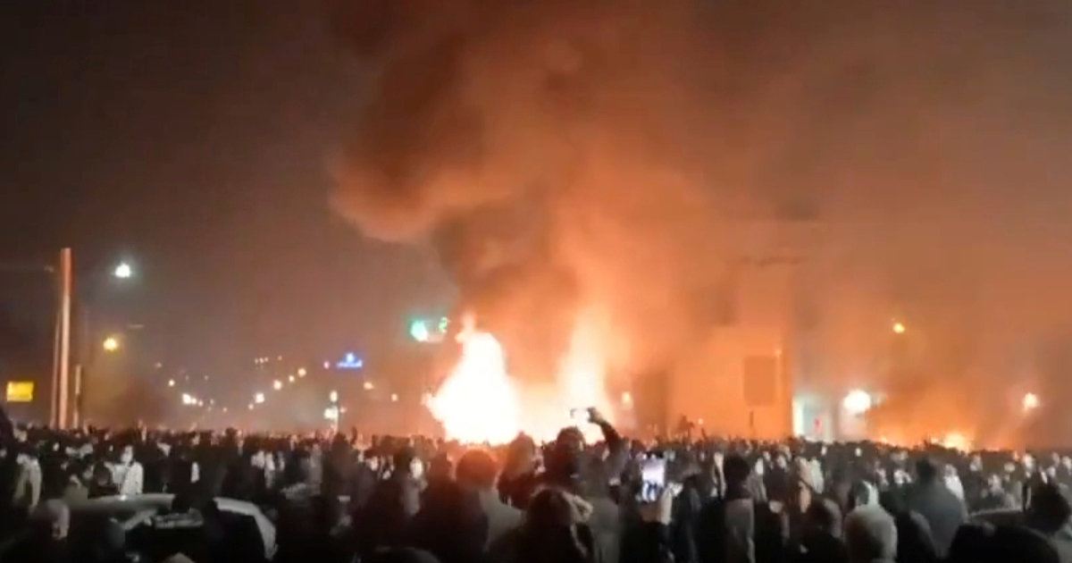 Iran na rubu kolapsa. Režim gubi gradove, vrhovni vođa ima spreman plan bijega