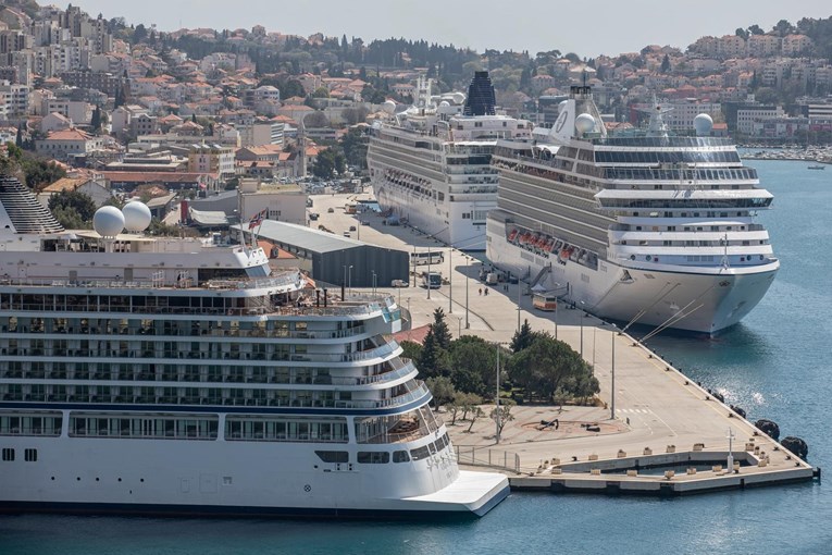 Dubrovački gradonačelnik: Kruzeri moraju ostati u Dubrovniku najmanje osam sati