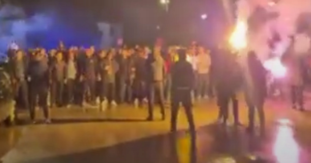 Crnogorski navijači prekinuli bojkot za utakmicu s Hrvatskom. Pogledajte korteo