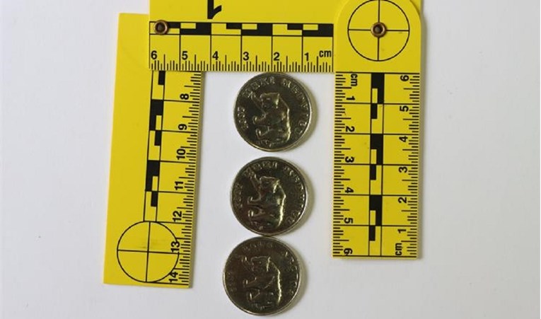 FOTO Ovo su lažne kovanice od 5 kuna. Dubrovčanin ih kupio online pa išao mijenjati