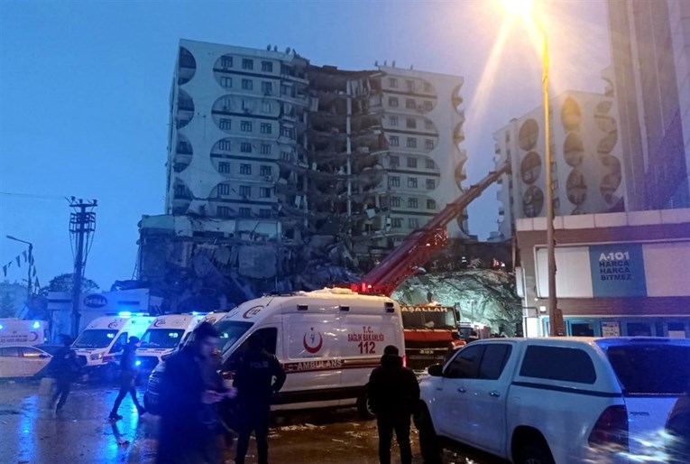 FOTO Prve slike iz razrušenog turskog grada, traje spašavanje zatrpanih