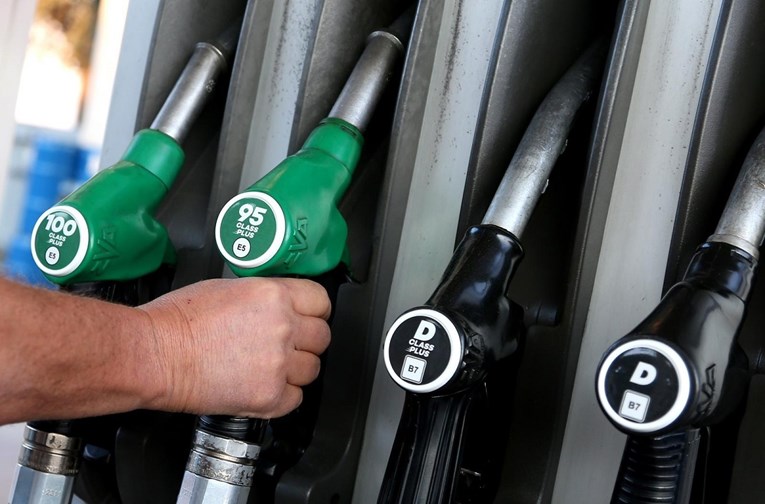 Pale cijene goriva, benzin znatno jeftiniji