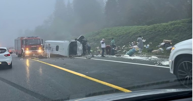 Teška prometna nesreća na A6. Poginule dvije osobe, ima ozlijeđenih