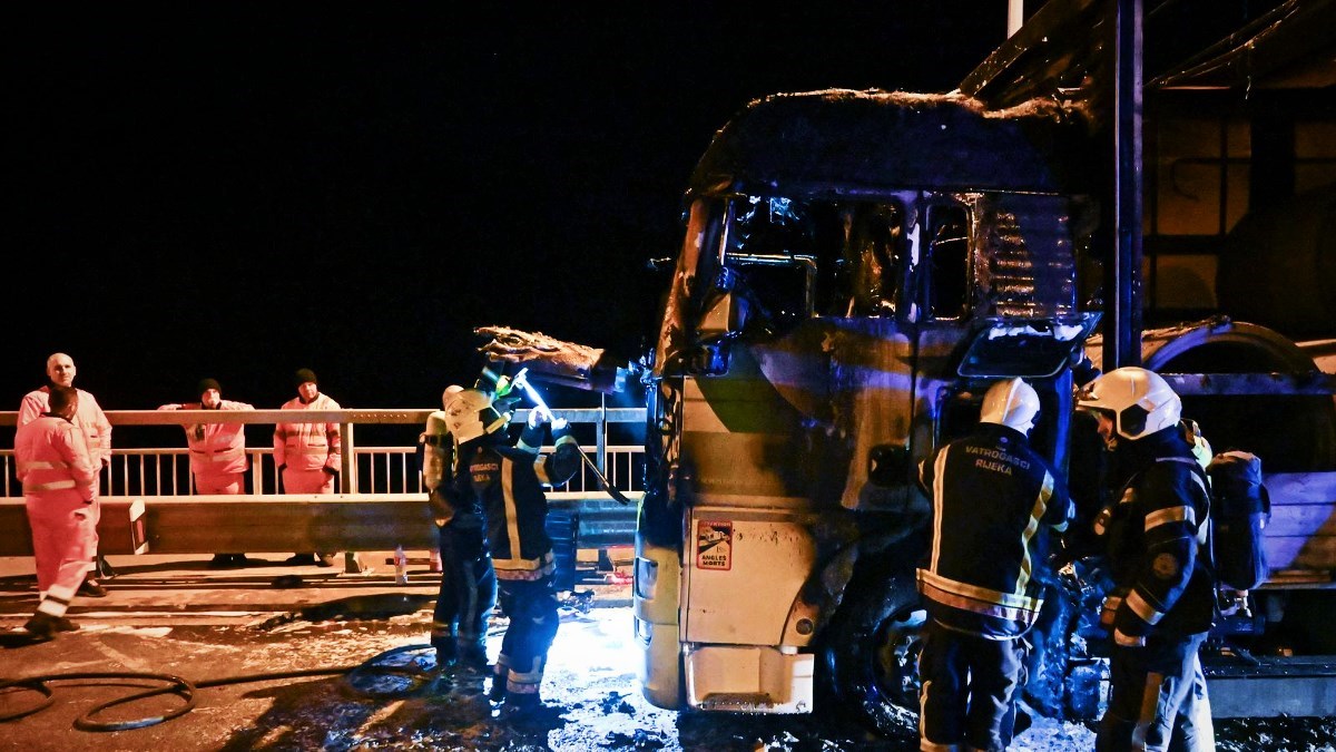 FOTO Zapalio se kamion na riječkoj zaobilaznici