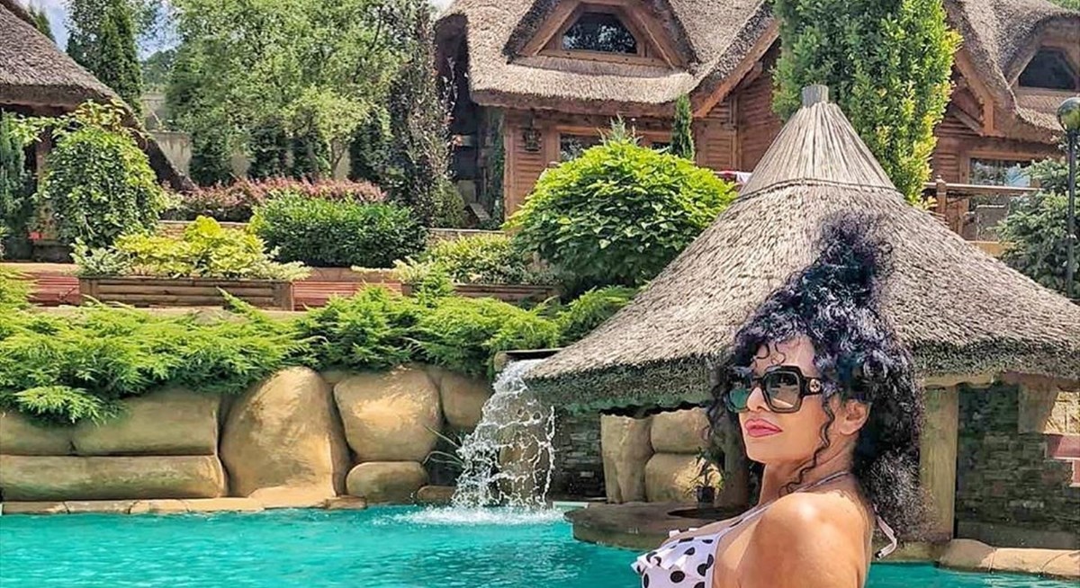 Violeta iz Boljeg života pozirala u bikiniju, glupa greška otkrila da se fotošopira
