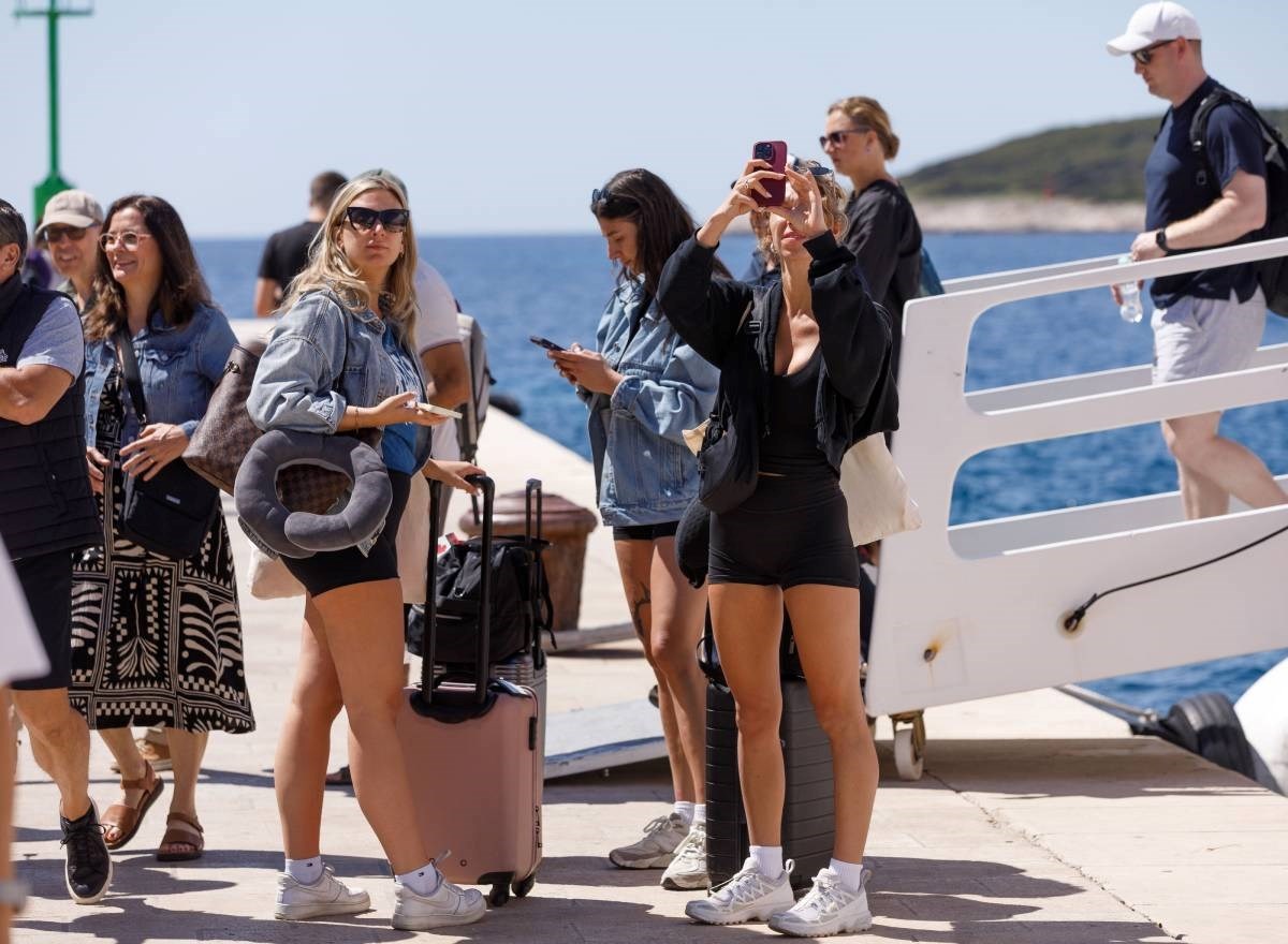 FOTO Hvarska riva izgleda kao da je špica sezone