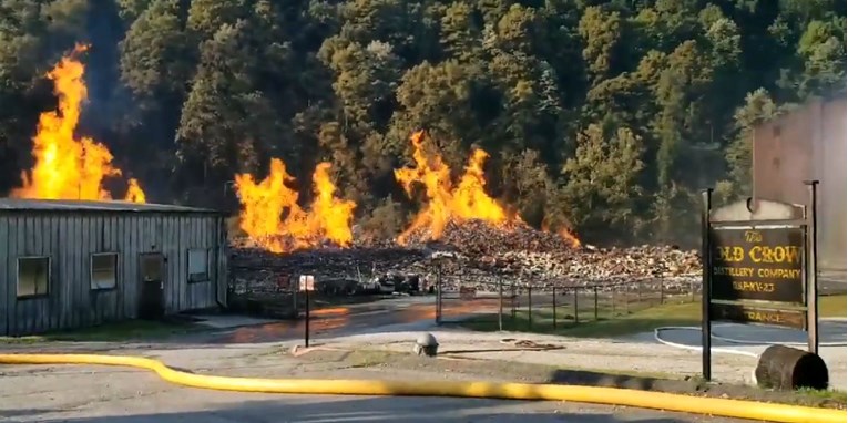 VIDEO U SAD-u izgorjelo 45.000 bačvi viskija