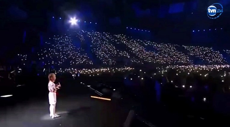 Curica koja je pjevala pjesmu iz Frozena u skloništu zapjevala na koncertu u Poljskoj