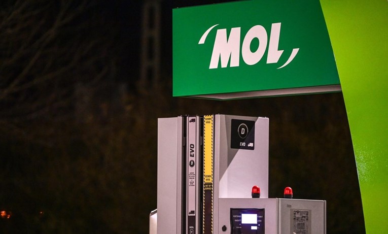 Ina i MOL prodali 39 benzinskih u Sloveniji
