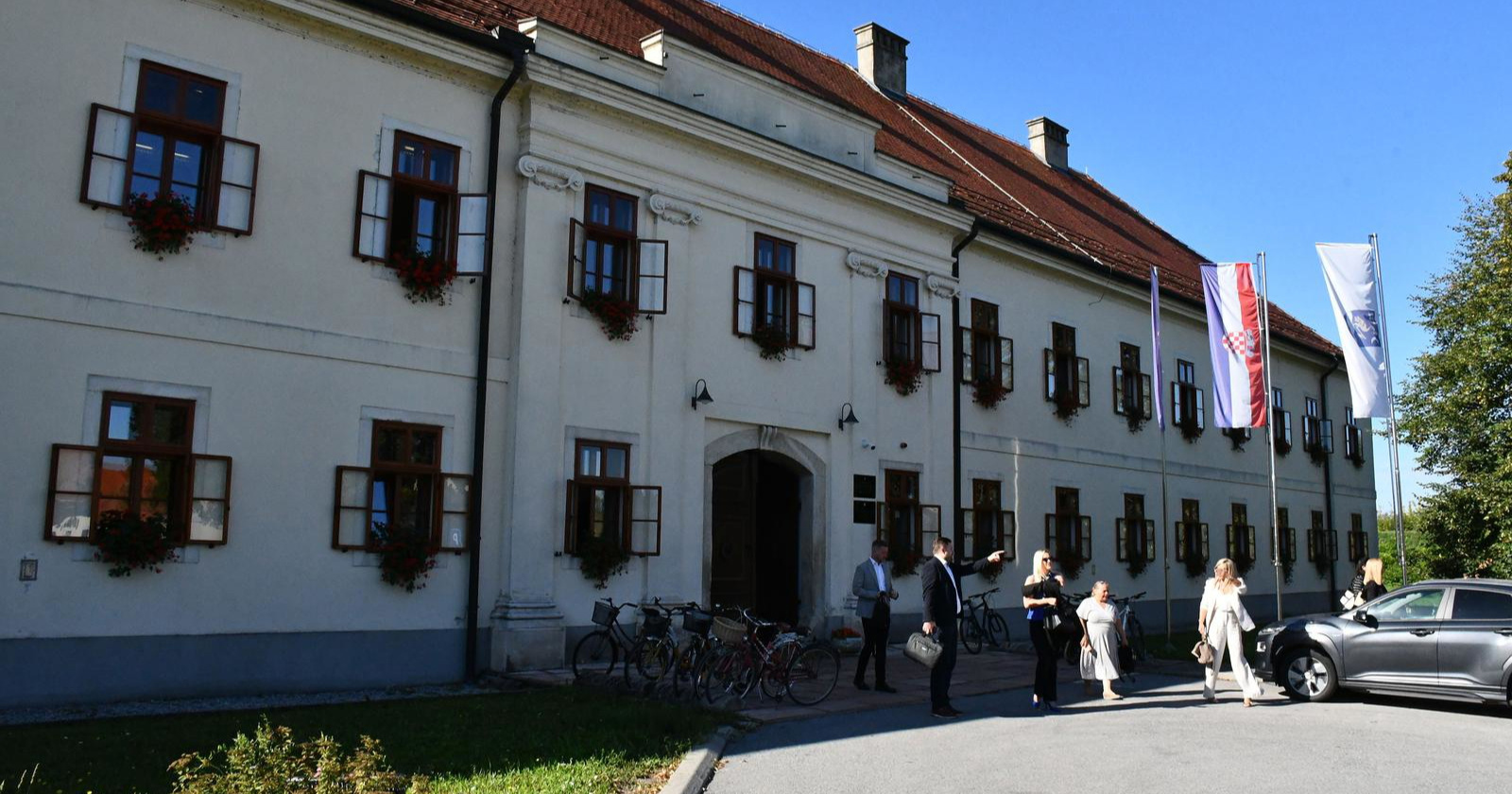 Policija upala u Gradsku upravu Slavonskog Broda