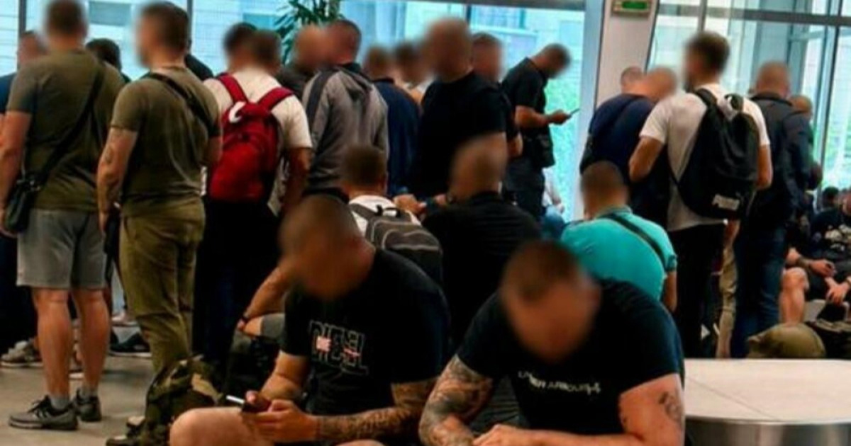 FOTO Kriminalci, nasilnici i borci među Vučićevim batinašima koji su išli u Crnu Goru