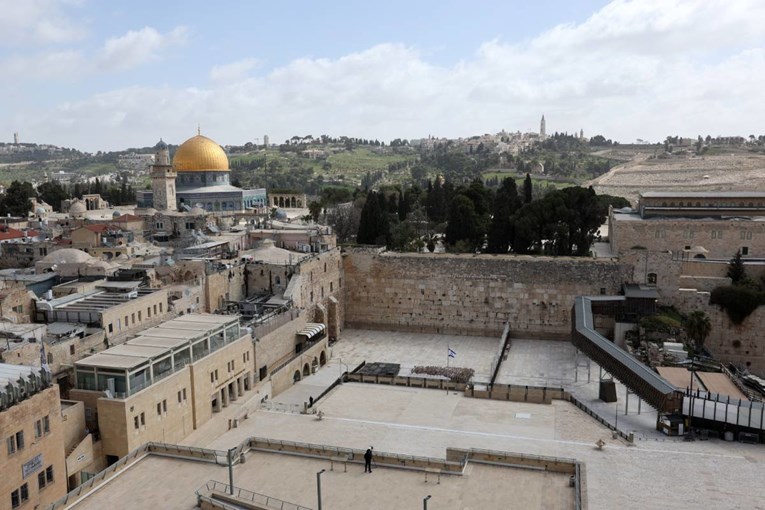 Tisuće vjernika ostale izvan bazilike na Uskrs u Jeruzalemu