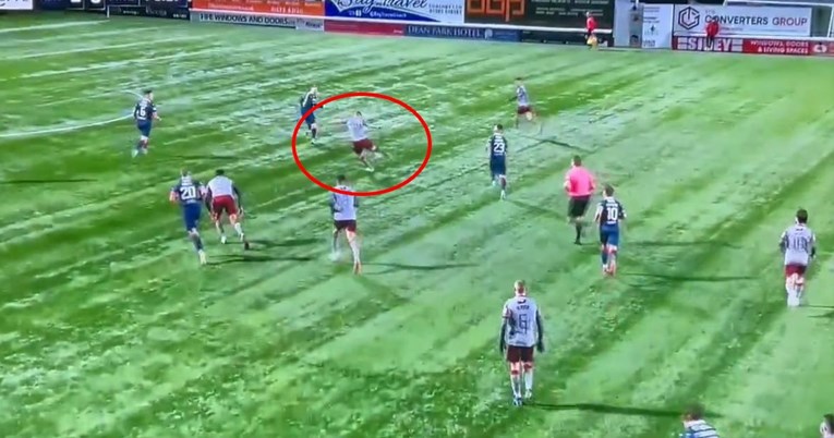 VIDEO Rezervni golman morao zaigrati kao napadač pa zabio golčinu s 30 metara