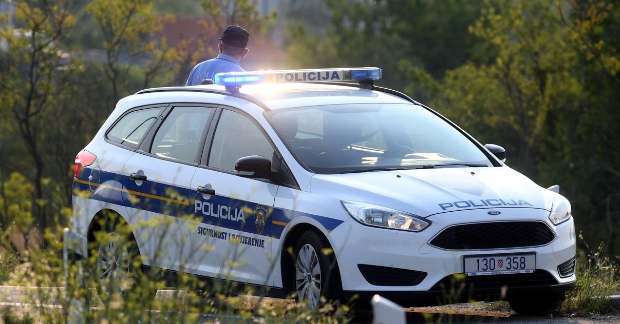Muškarac u Danilo Birnju zbog prebrze vožnje sletio s ceste i zabio se u kuću