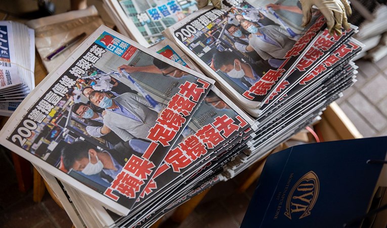 U Hong Kongu uhićen vlasnik prodemokratskog lista, tiraža im danas porasla 5 puta