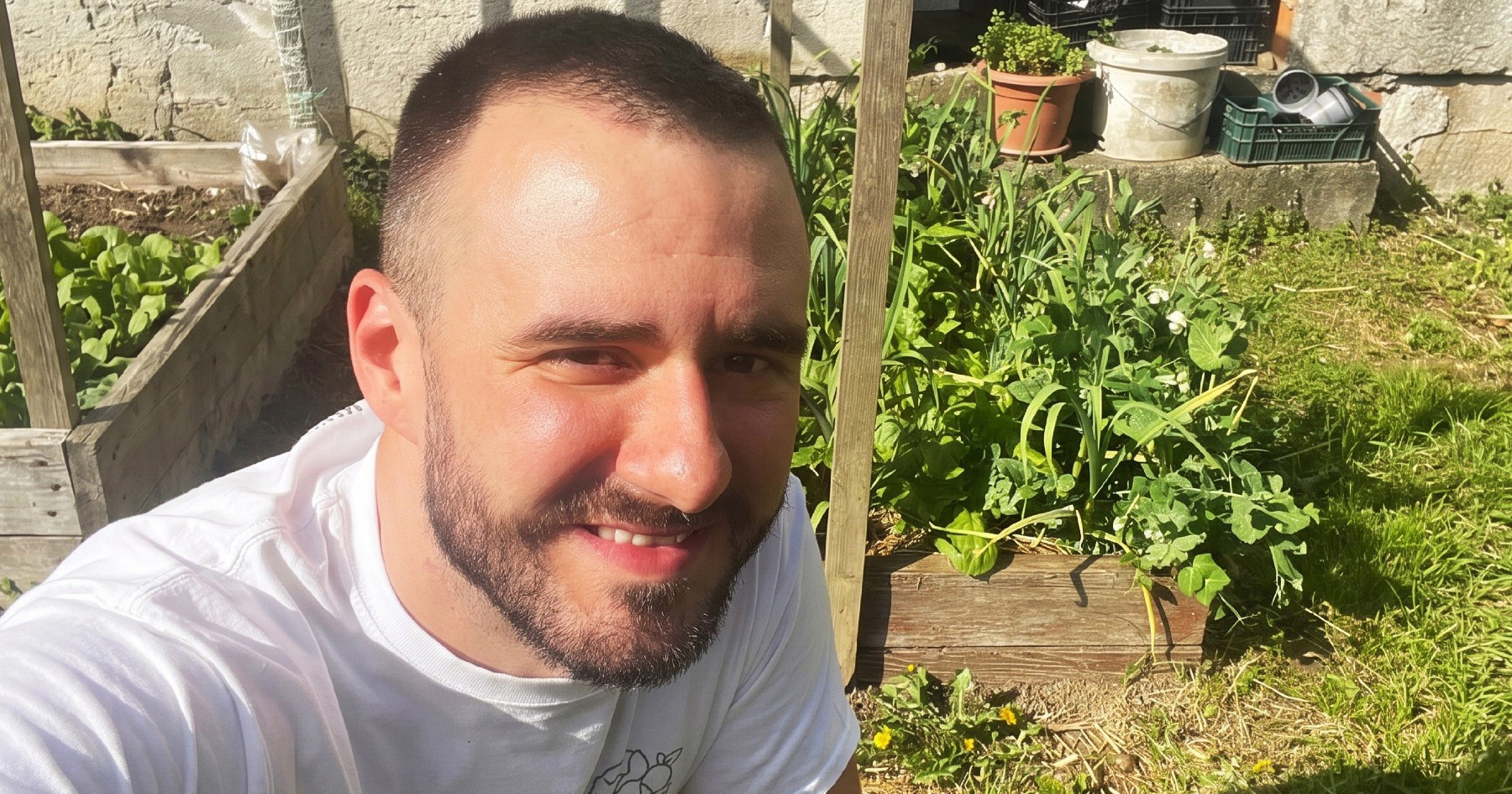 Radijski voditelj Filip Han od dvije gredice napravio pravi mali vrt