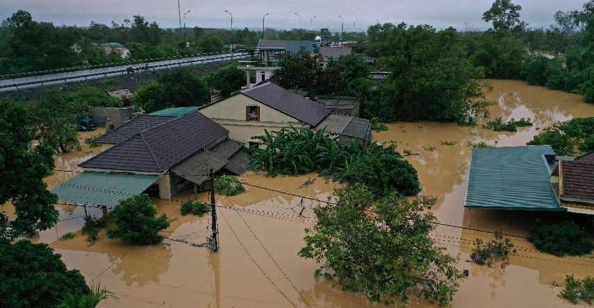Vijetnam pogodile najgore poplave u nekoliko desetljeća, poginulo više od 100 ljudi