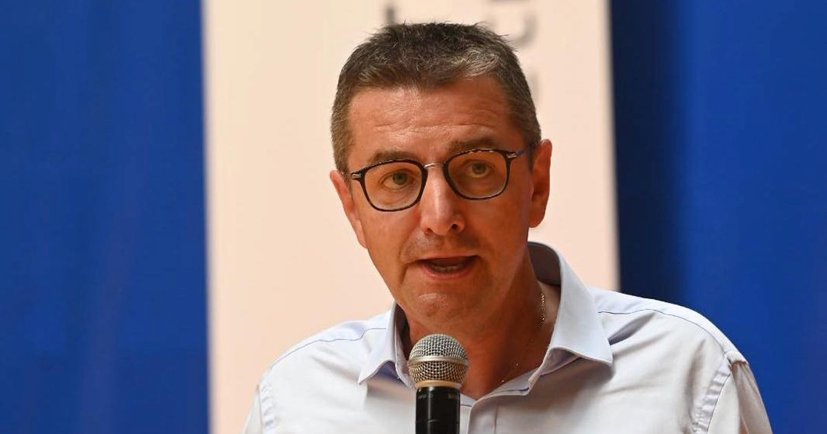 Francuski konzervativac potajno snimio zamjenika s muškom prostitutkom pa ga ucjenjivao