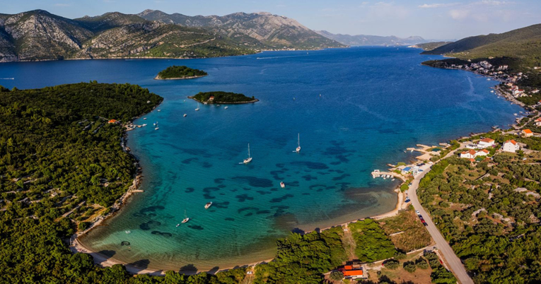 Bajkovita plaža u Hrvatskoj krije predivno more i hlad. A možda niste ni čuli za nju