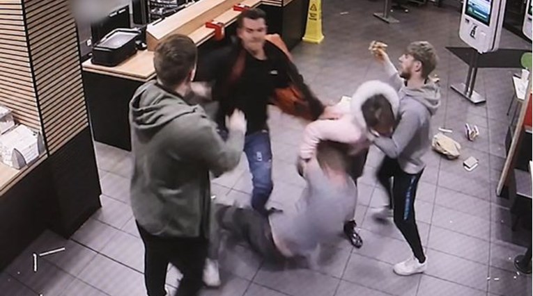 VIDEO Pijana u restoranu napala lika štiklom pa izazvala masovnu tučnjavu