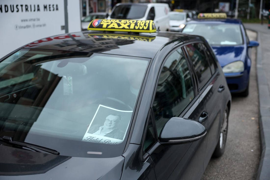 Sarajevski taksisti s Halidovom fotografijom besplatno voze sve koji idu na dženazu