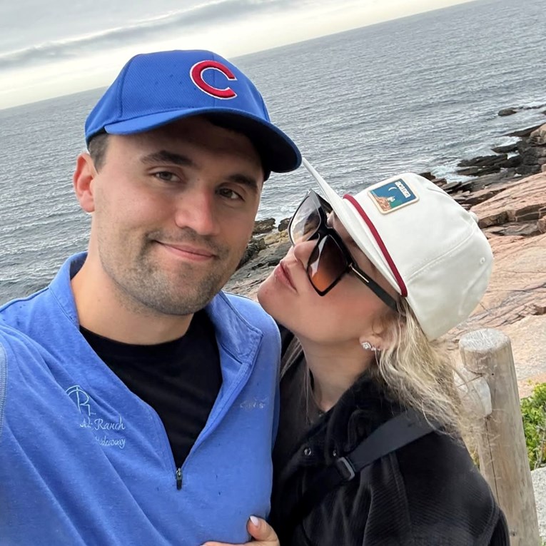 Kirk je bio oženjen bivšom misicom koja ima vlastitu modnu liniju inspiriranu vjerom