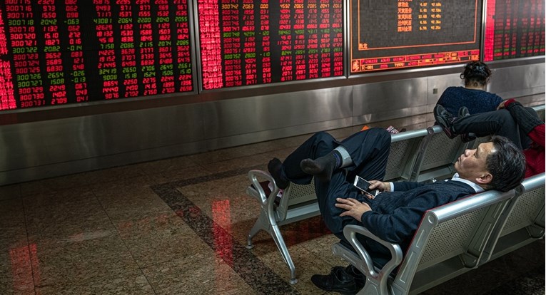 Kineske burze porasle, dolar ojačao