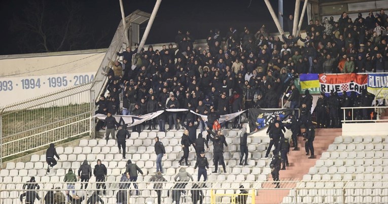 Armada na Poljudu izvjesila ukrajinske zastave u znak podrške: "Slava Ukrajini"