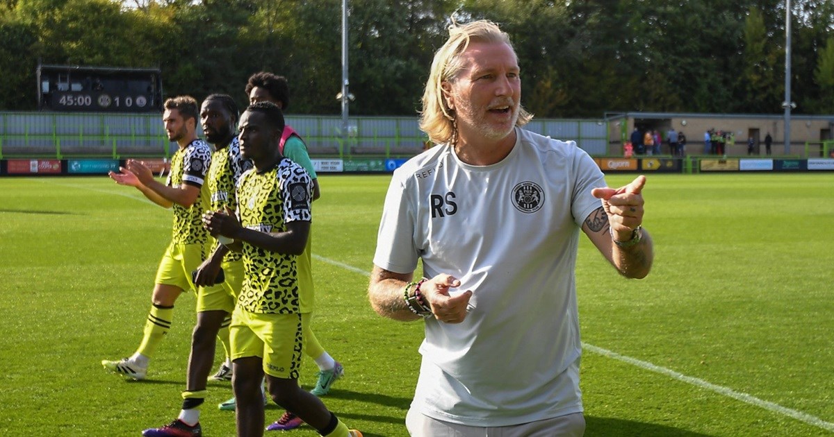 Trener u Engleskoj iskoristio rupu u pravilima i zamijenio četvoricu u prvoj minuti