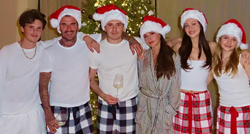 Victoria Beckham objavila božićnu čestitku, fanovi je kritiziraju zbog jednog detalja