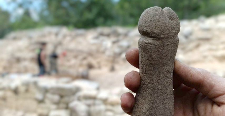 Arheolozi u Španjolskoj iskopali kamen dug 15 centimetara u obliku muškog spolovila