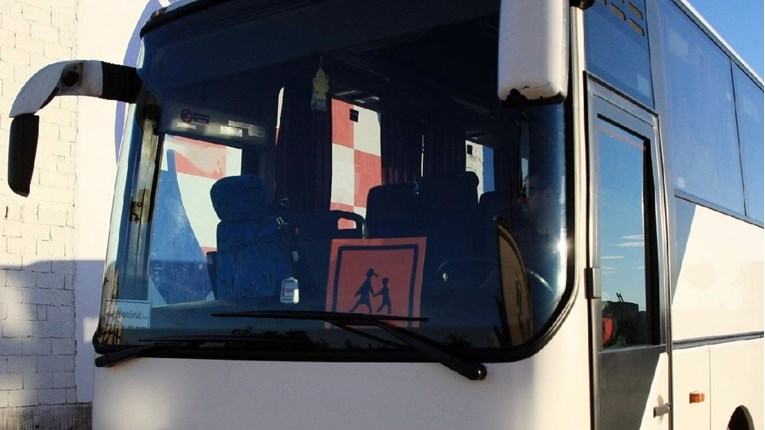 Sudar auta i školskog busa u Vrgorcu, ozlijeđeno petero djece