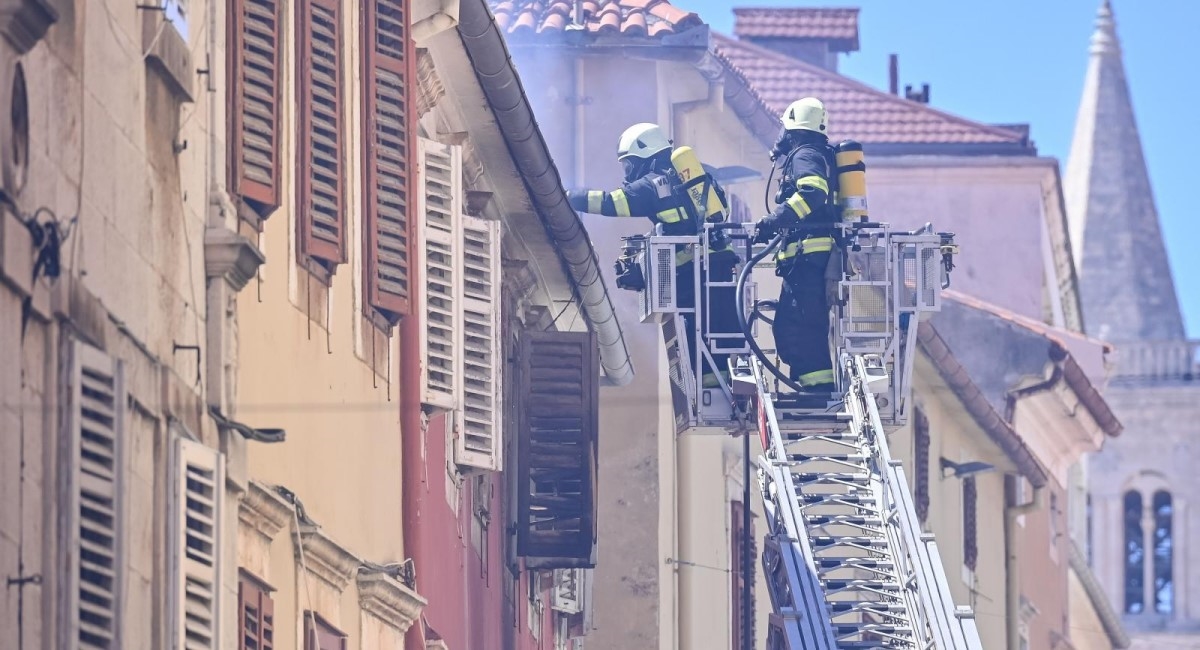 Završen je očevid požara u centru Zadra, izbio je zbog kvara na instalacijama