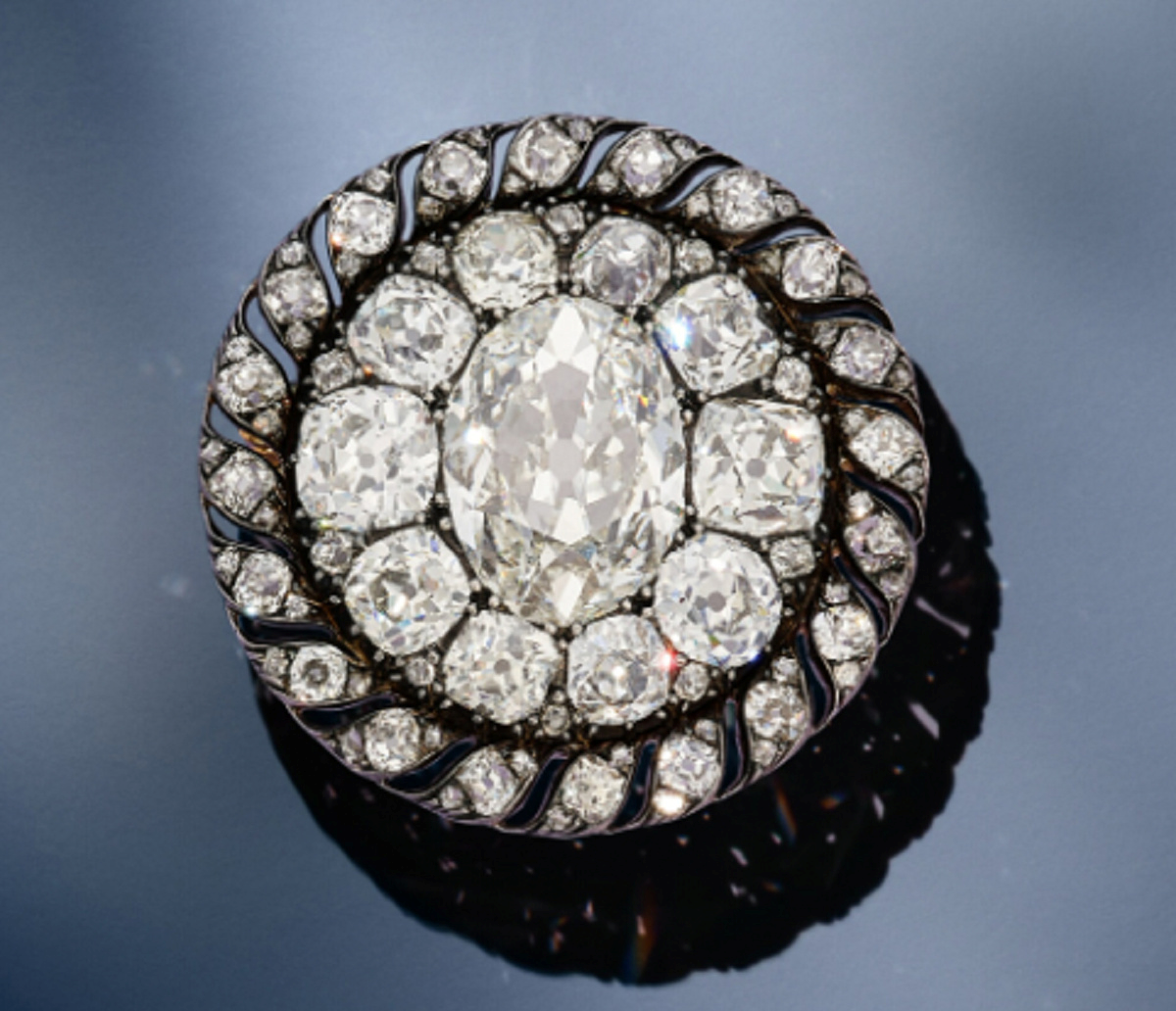 Napoleonov dijamantni broš prodan na aukciji za 3.5 milijuna švicarskih franaka