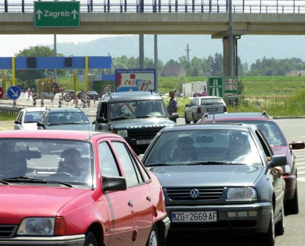 Gužve i zastoji zbog pojačanog prometa i radova na cestama