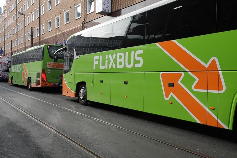 Njemački Flixbus otpustio vozača zbog tetovaže "Mein Kampf"
