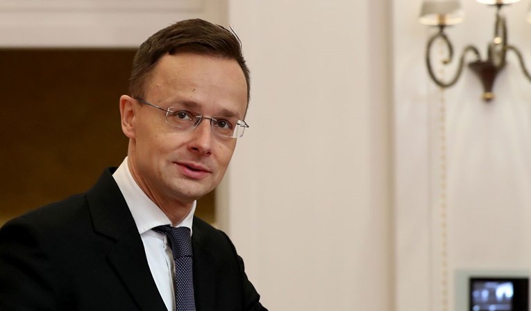 Mađarski ministar vanjskih poslova: Nećemo pustiti nijednog ilegalnog migranta