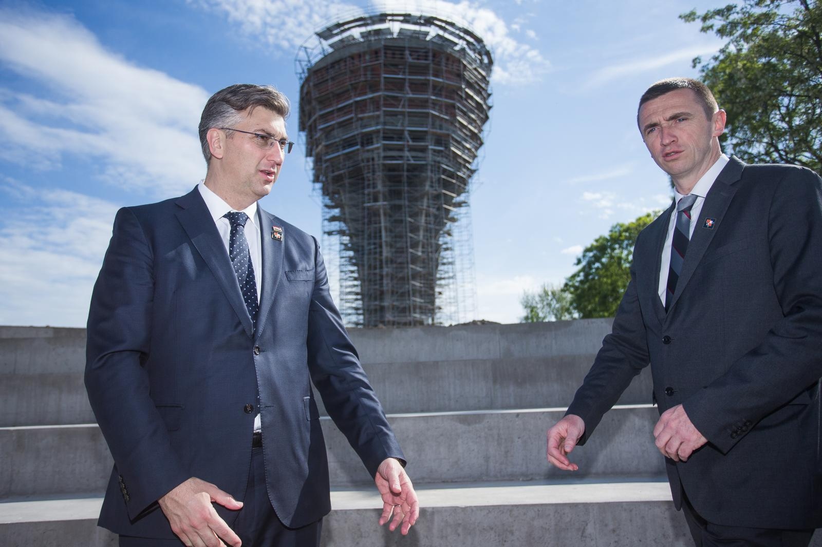 Penava otvoreno napao vladu, Plenković pomirljivo uzvratio