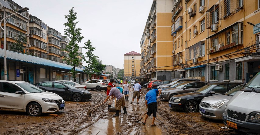 U Pekingu najviše kiše u 140 godina, poginulo 11 ljudi. Jedan mrtav u Japanu
