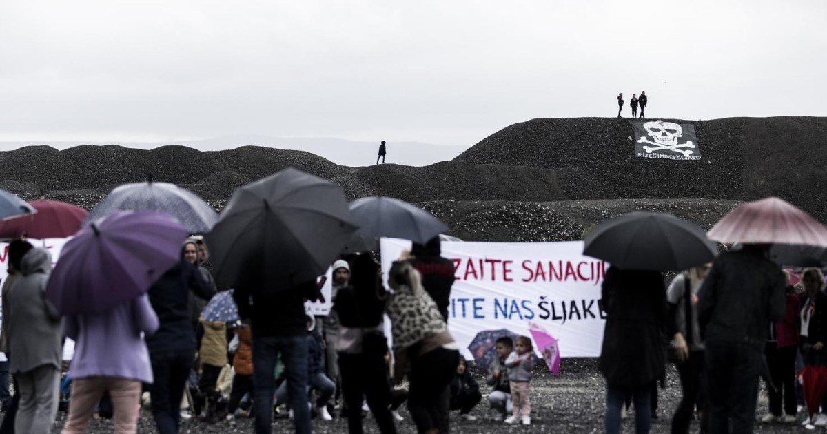 Stotine prosvjednika u Dugom Ratu, traže da se iz mjesta ukloni brdo šljake