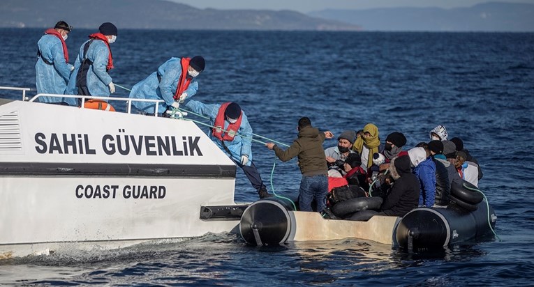 Pet migranata se utopilo u blizini turske obale