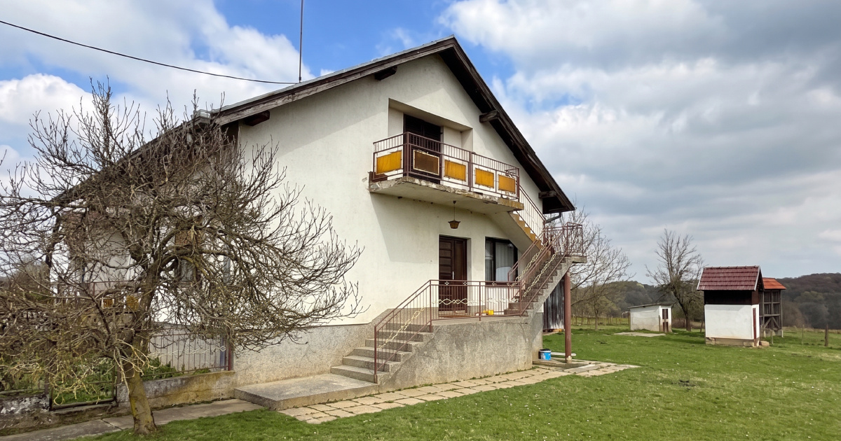 Imanje s kućom, gospodarskim objektima i gotovo 30.000 m² prodaje se za 72.000 €