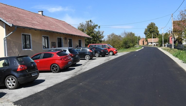 Obnovljena cesta od 2.5 km u Šandrovcu. Mještani je čekali skoro pola stoljeća