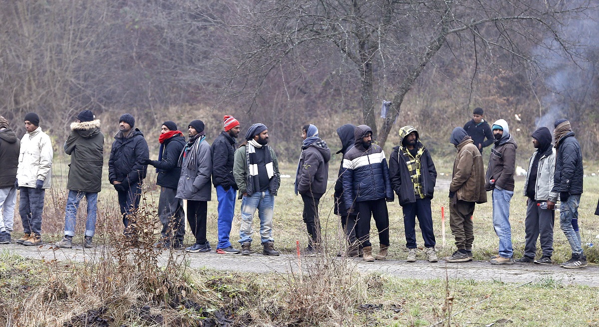 Zatvoren migrantski kamp u Bihaću, neki su krenuli prema Hrvatskoj