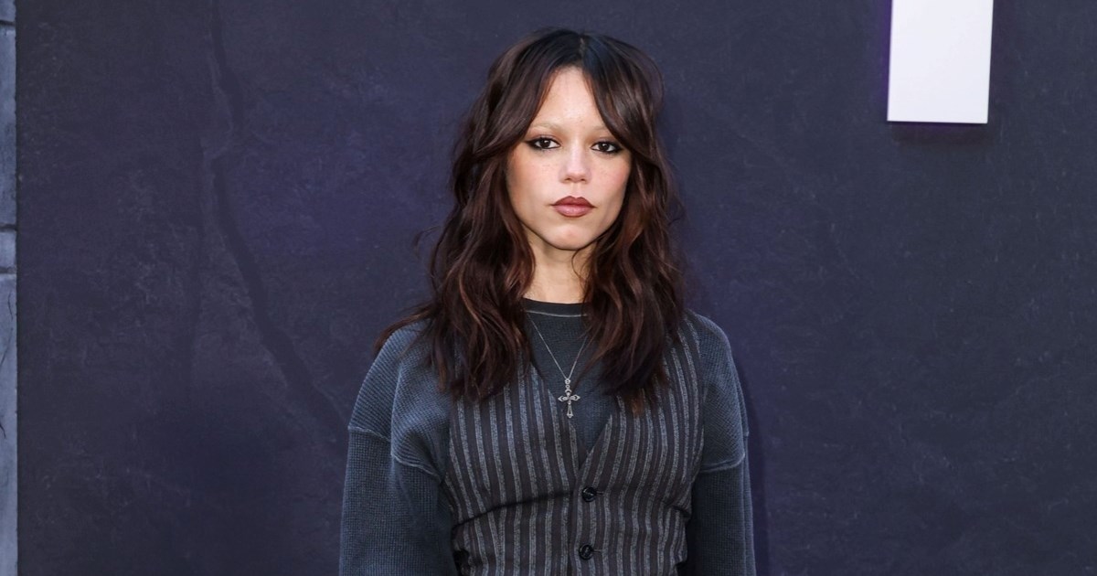 Zaboravite haljine, odijela su novi hit: Jenna Ortega izgleda bolje nego ikad